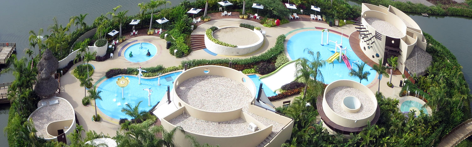 Grand Luxxe – Kids Pool Area